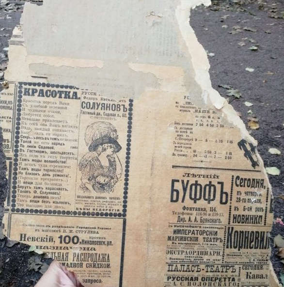 Тайник в лепнине на потолке
